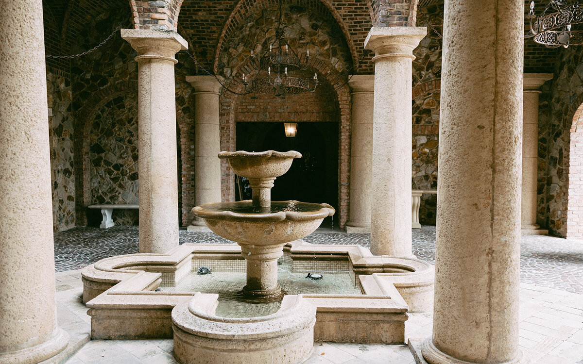 fountain at bella collina wedding venue​