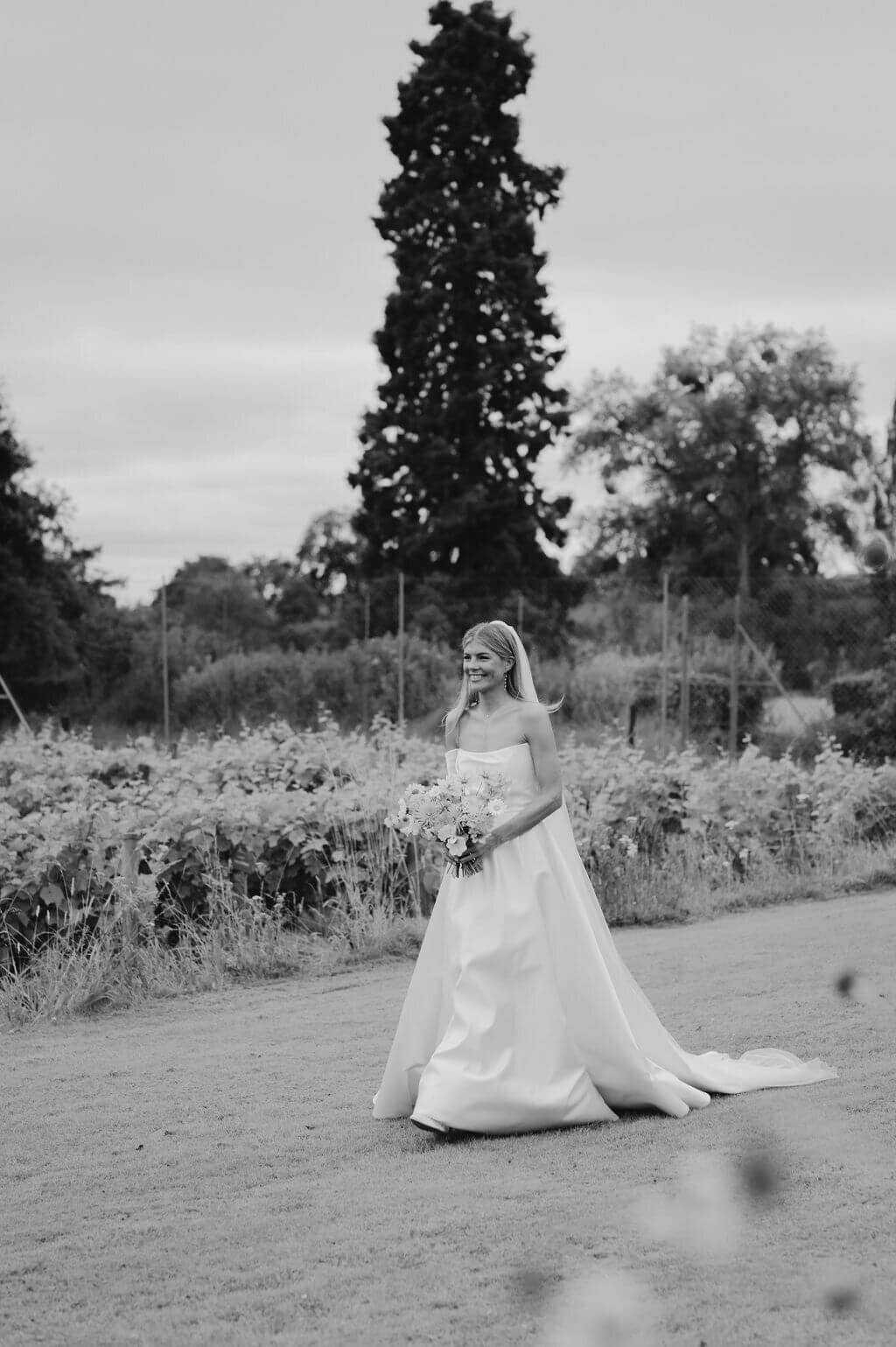 Issy-and-Bella-Floral-Design-Wedding-Florist-Herefordshire-Broadfield-Court-j&N45