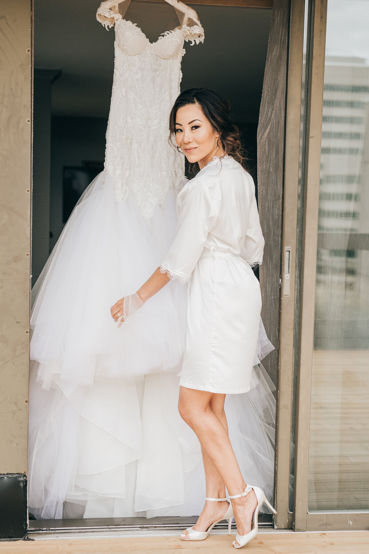 Portraits of glamorous bride getting ready with beautiful wedding dress