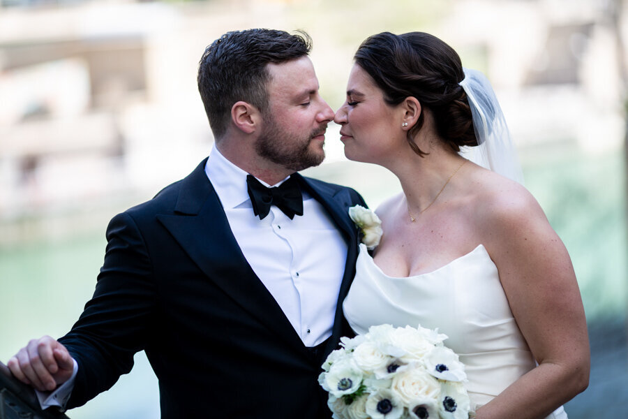 groom-bride-chicago-river-bouquet
