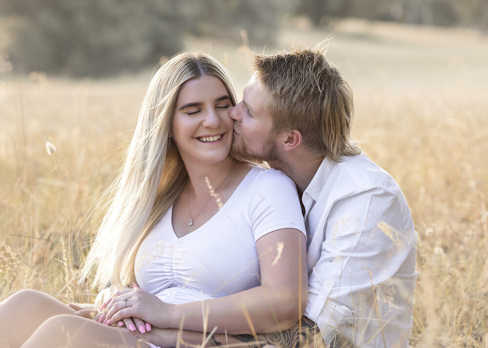 FAMILY_COUPLEINAFIELDSUNSET