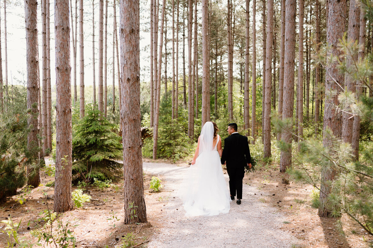 pinewood-wedding-cambridge-minnesota-julianna-mb-photography-19