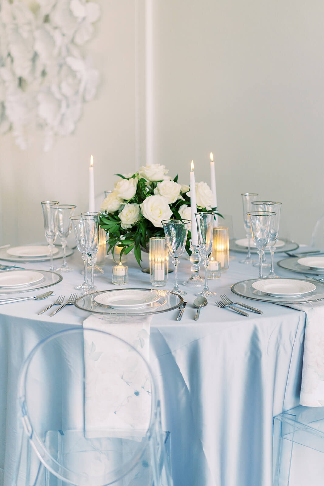white-roses-greenery-low-wedding-centerpiece-silver-mercury-vase