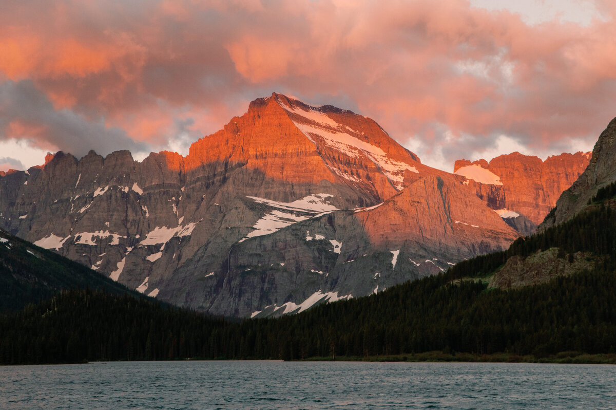 swiftcurrent_lake_many_glacier_montana_sunrise_01