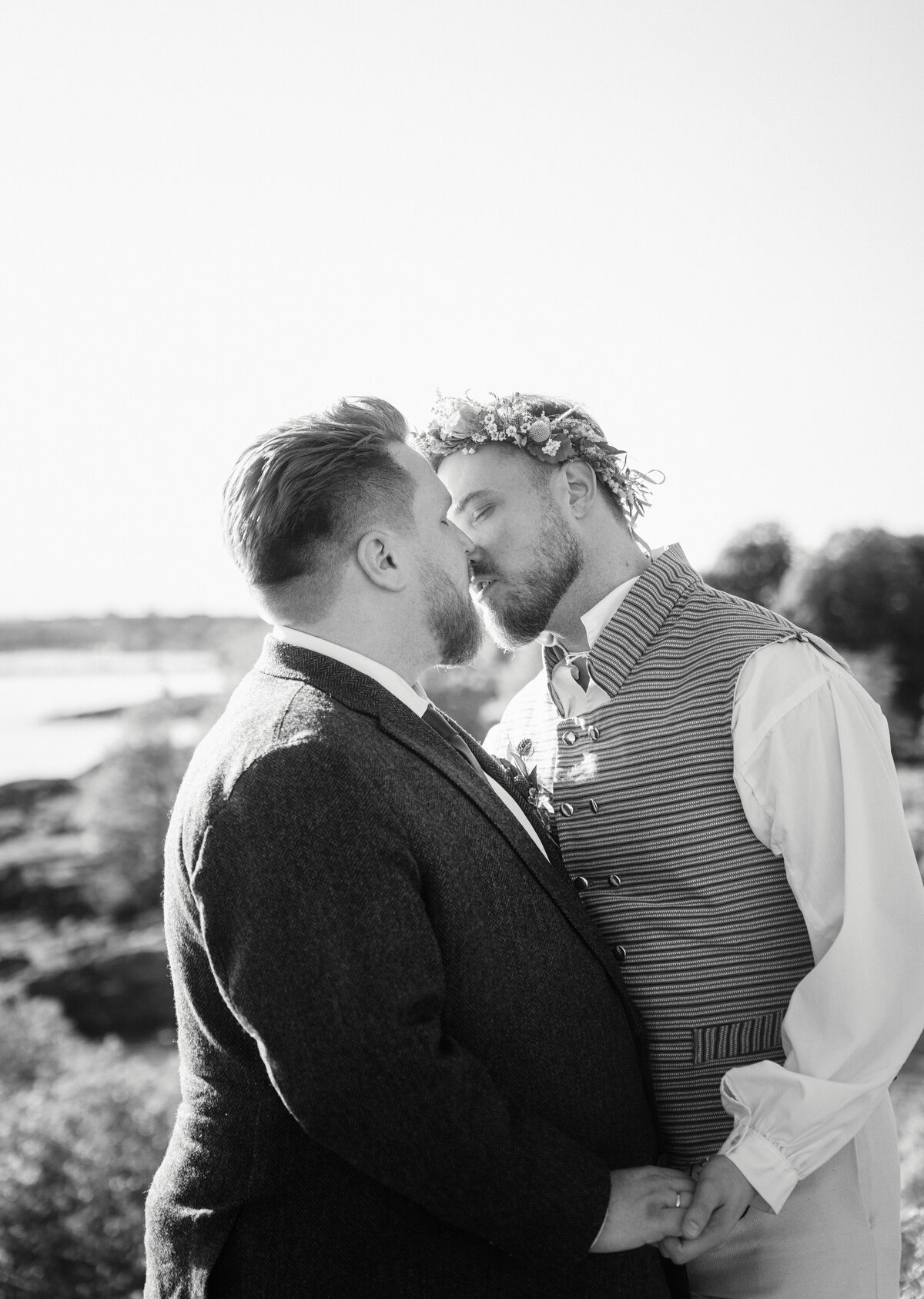pyry-kantonen-034-gay-wedding-two-grooms-kissing