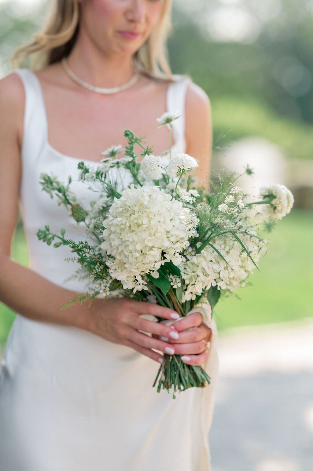 garden-bridal-bouquet-at-smith-farm-gardens-jen-strunk-events