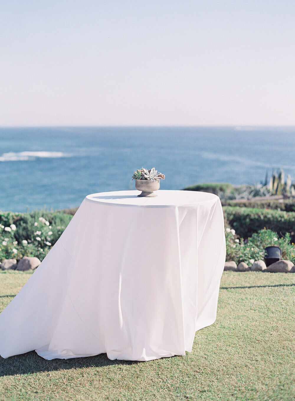 Montage-laguna-beach-wedding-jacqueline-benet_018