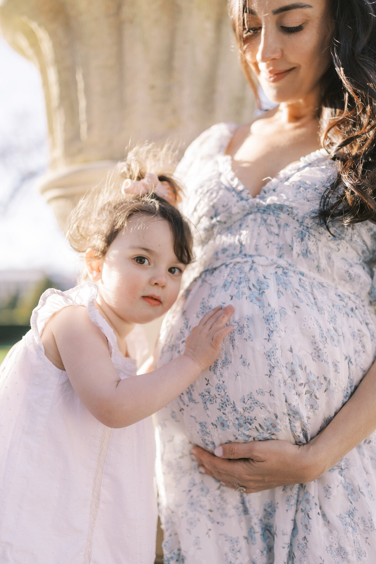 Philadelphia maternity photography session in a park - 20