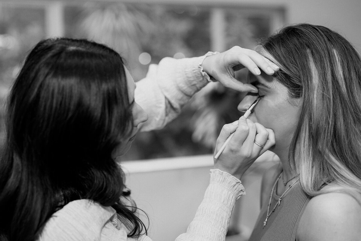 paigedoingmakeupapplicationforwedding