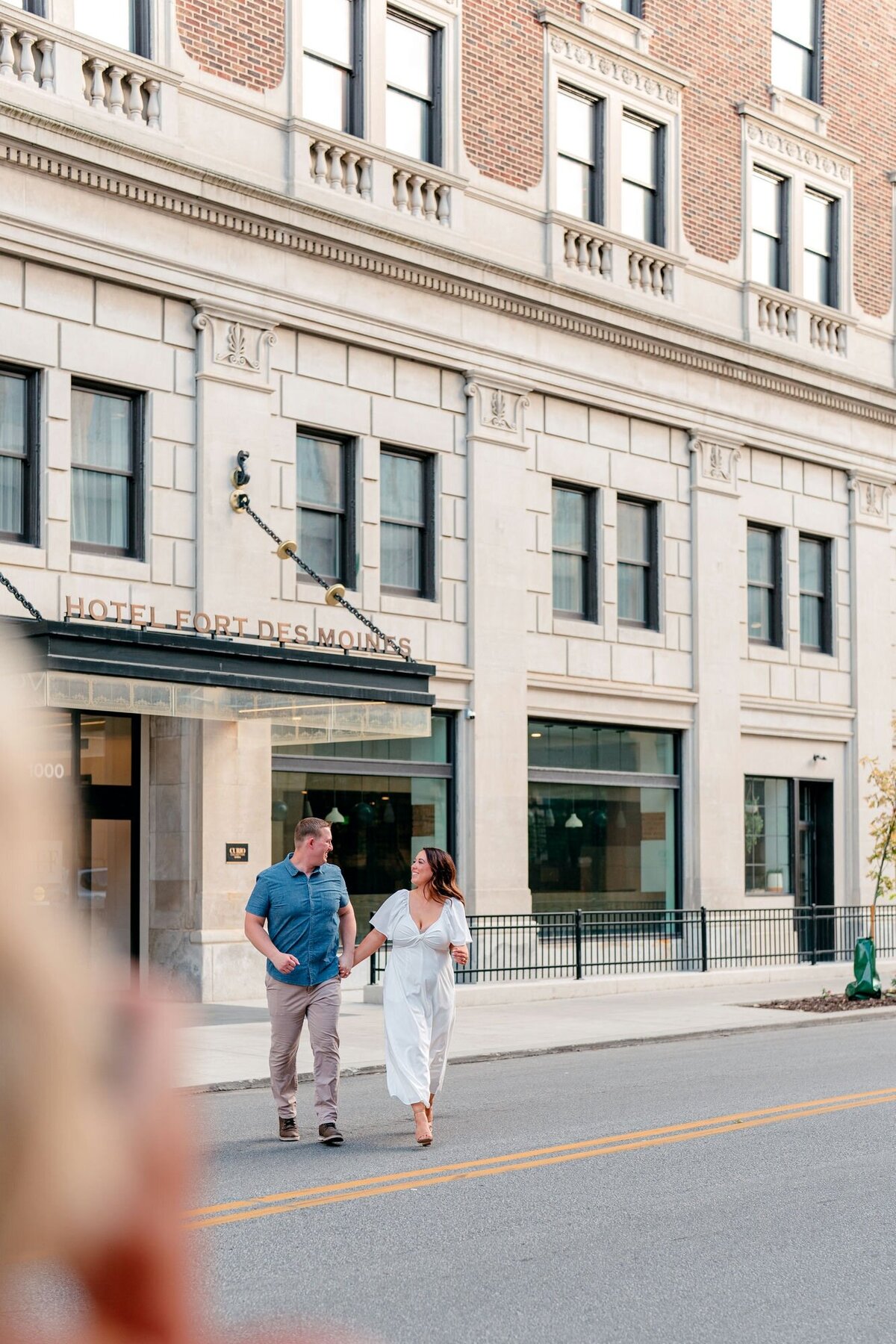 walking-in-the-city-couple-session