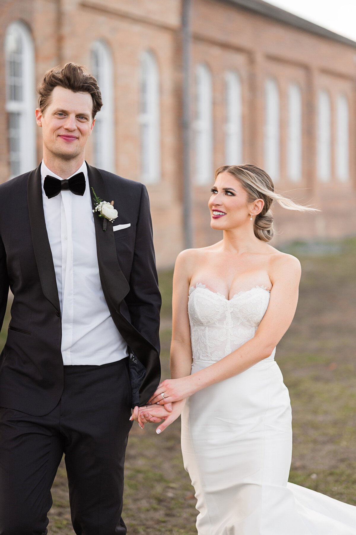 pump house pittsburgh candid wedding photography