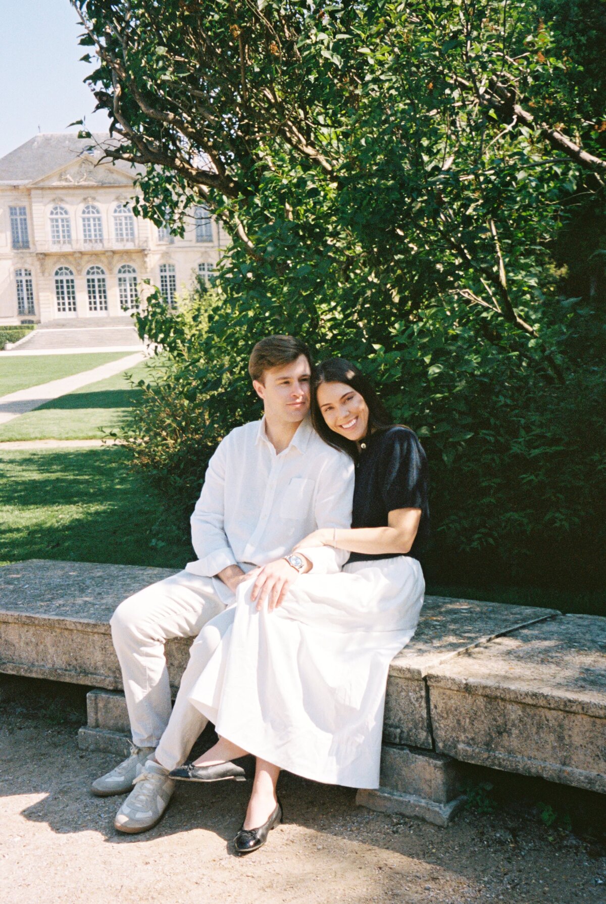 Engagement-Paris-Rodin-Garden-wedding-Larisa-Shorina-15