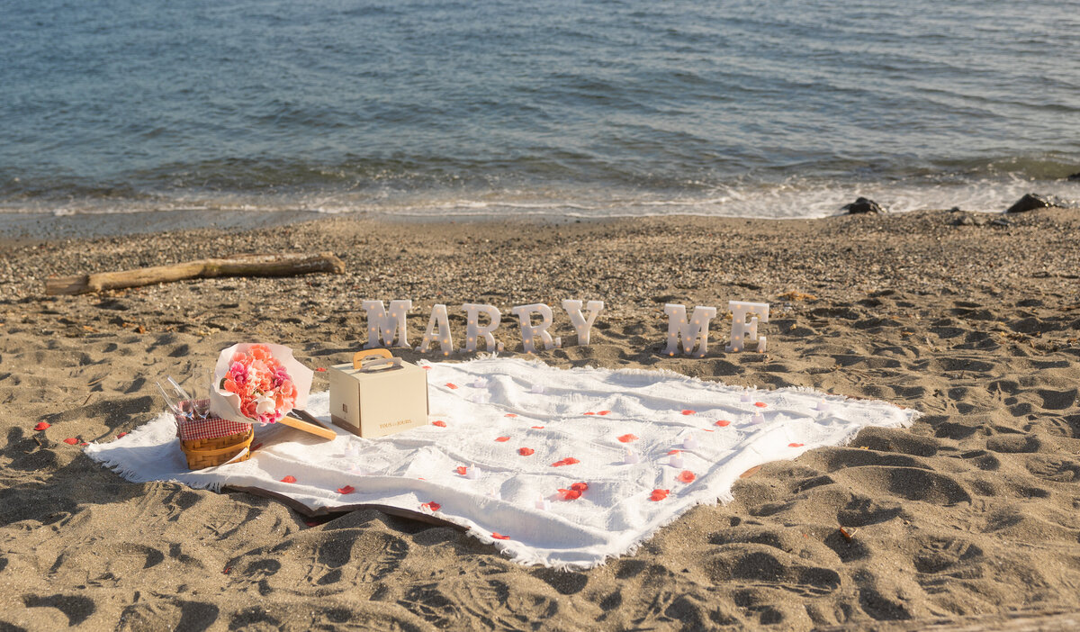 Marry Me sign at a picnic at Myrtle Beach before a proposal