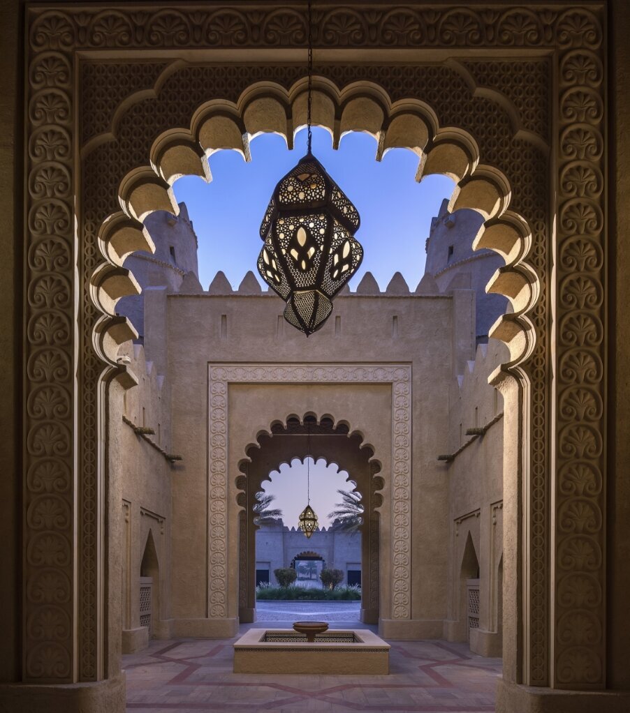 Qasr_Al_Sarab_Desert_Resort_by_Anantara_Exterior_View_Entrance_Archway