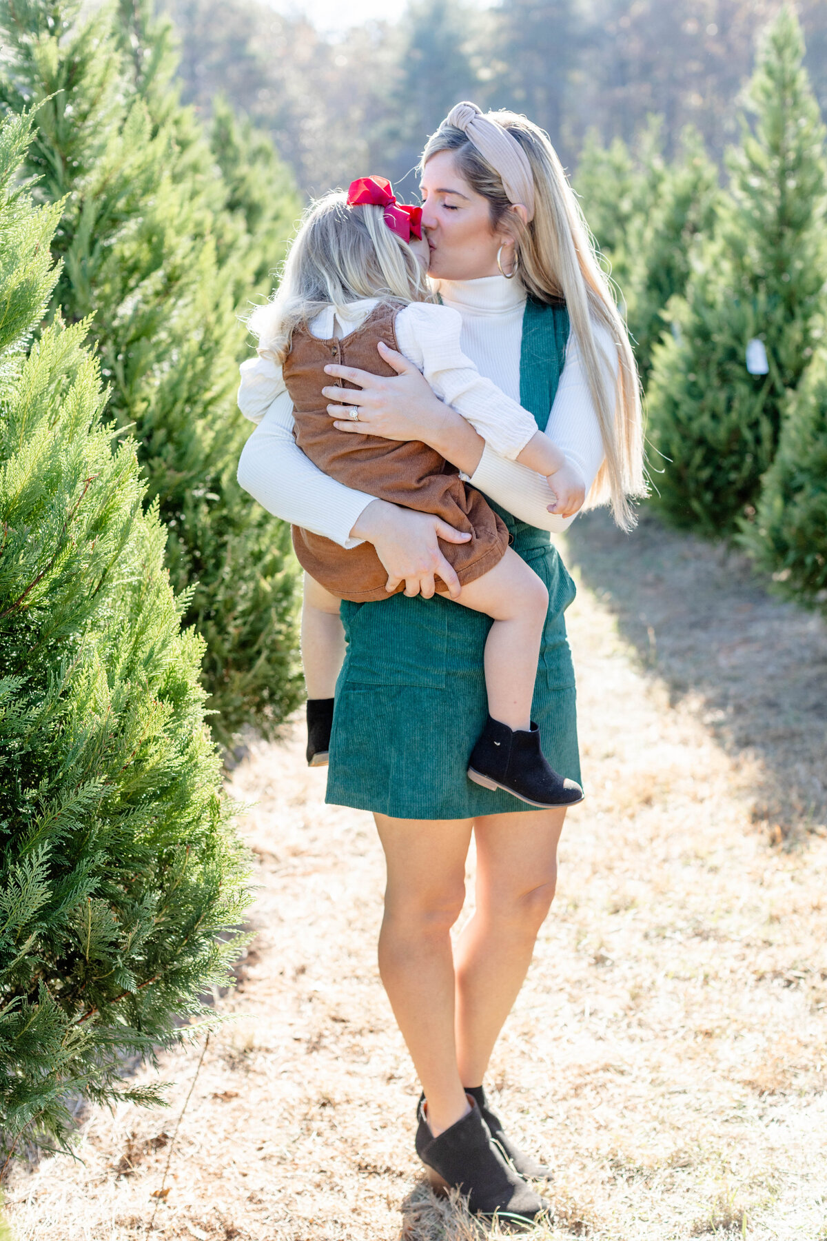 ChristmasTreeFarmMiniSessionGreenvilleSCJennyMacyPhotography-JessicaW-32