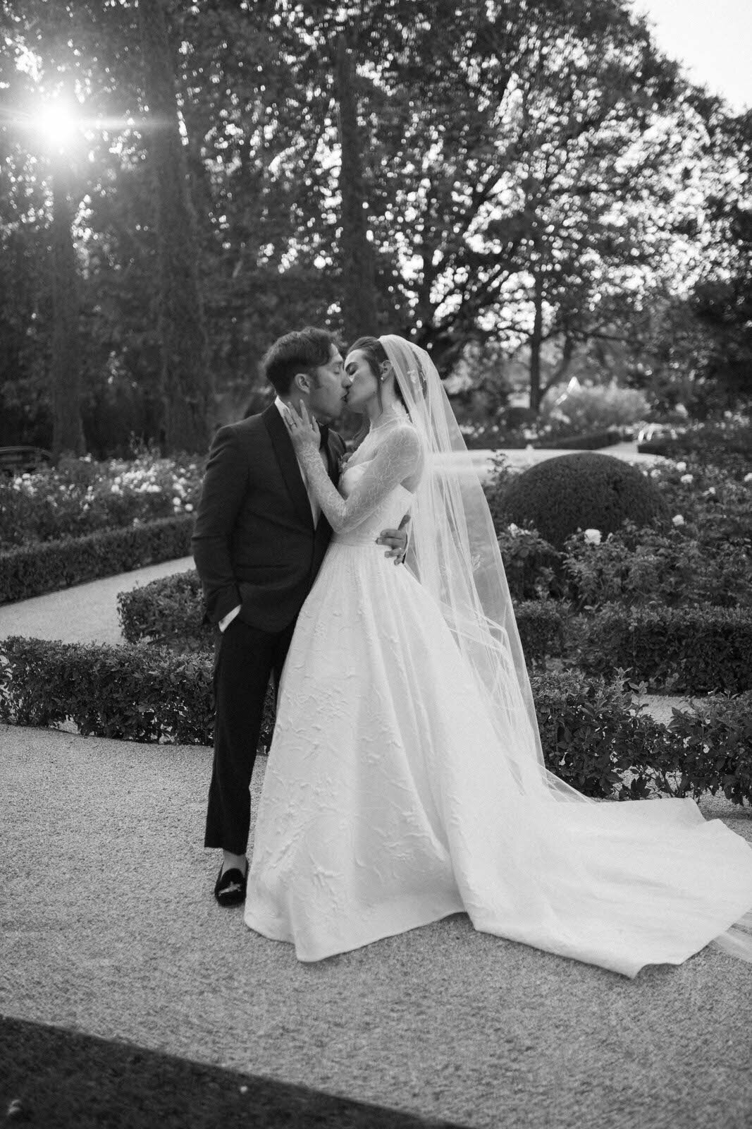 Flora_And_Grace_Editorial_France_Analog_Editorial_Wedding_Photographer (1 von 1)-16
