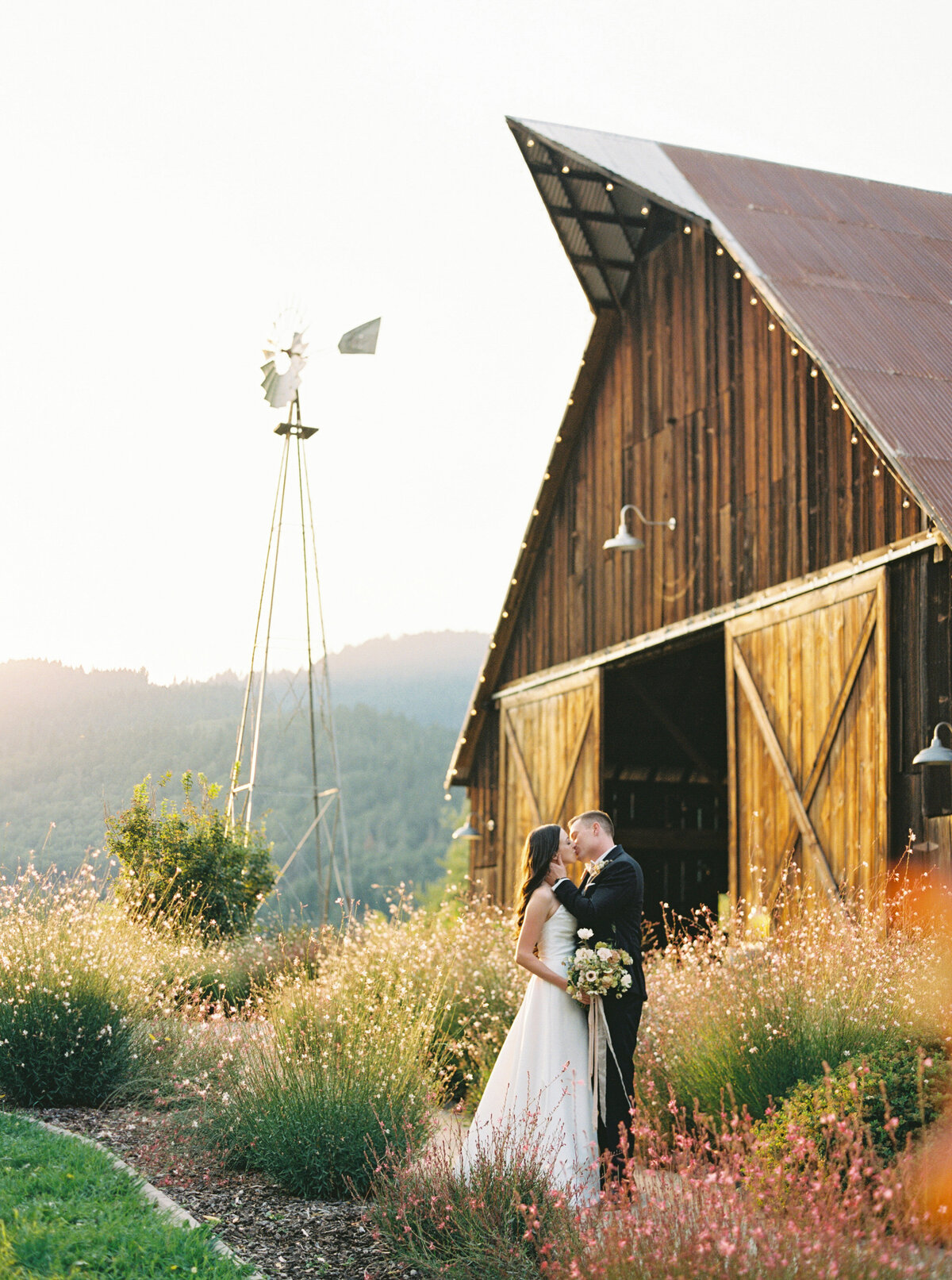 tin-roof-barn-wedding-best-washington-photographers-the-tenneys-33