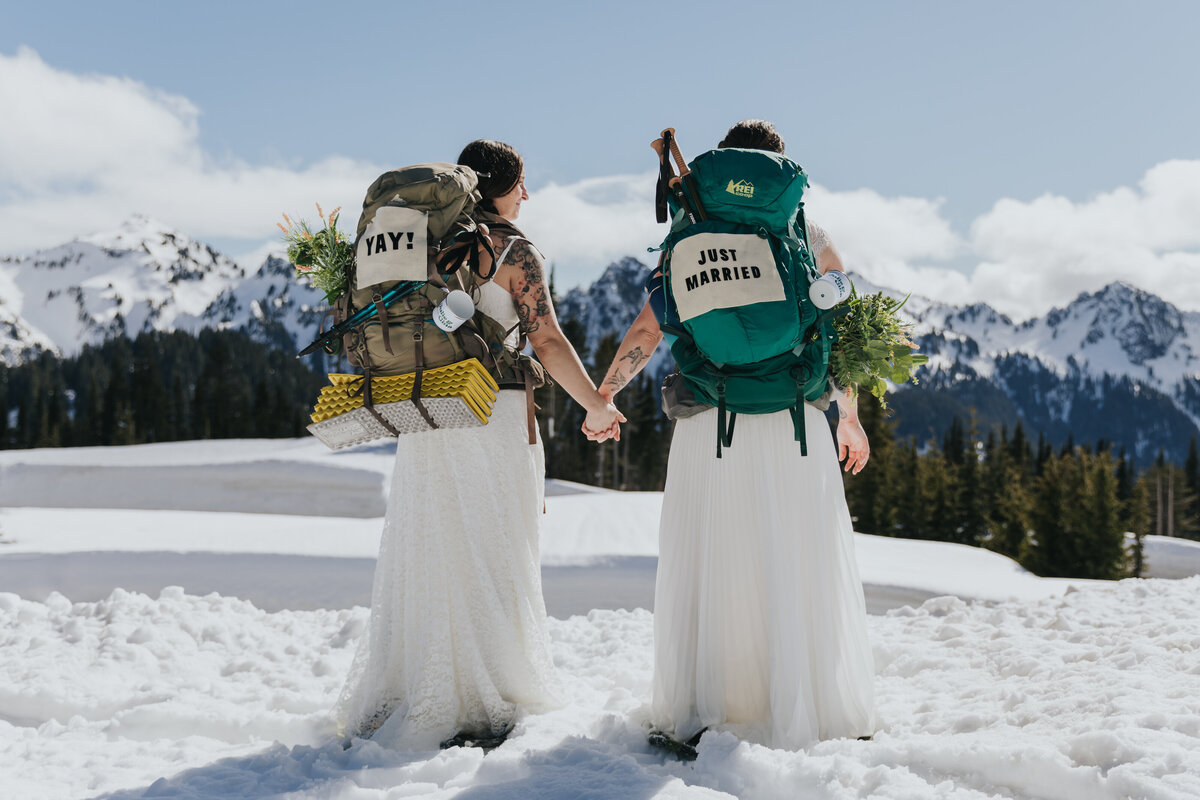 Marissa-Solini-Photography-Mount-Rainier-Snowshoe-Elopement-Julie&Gina-14