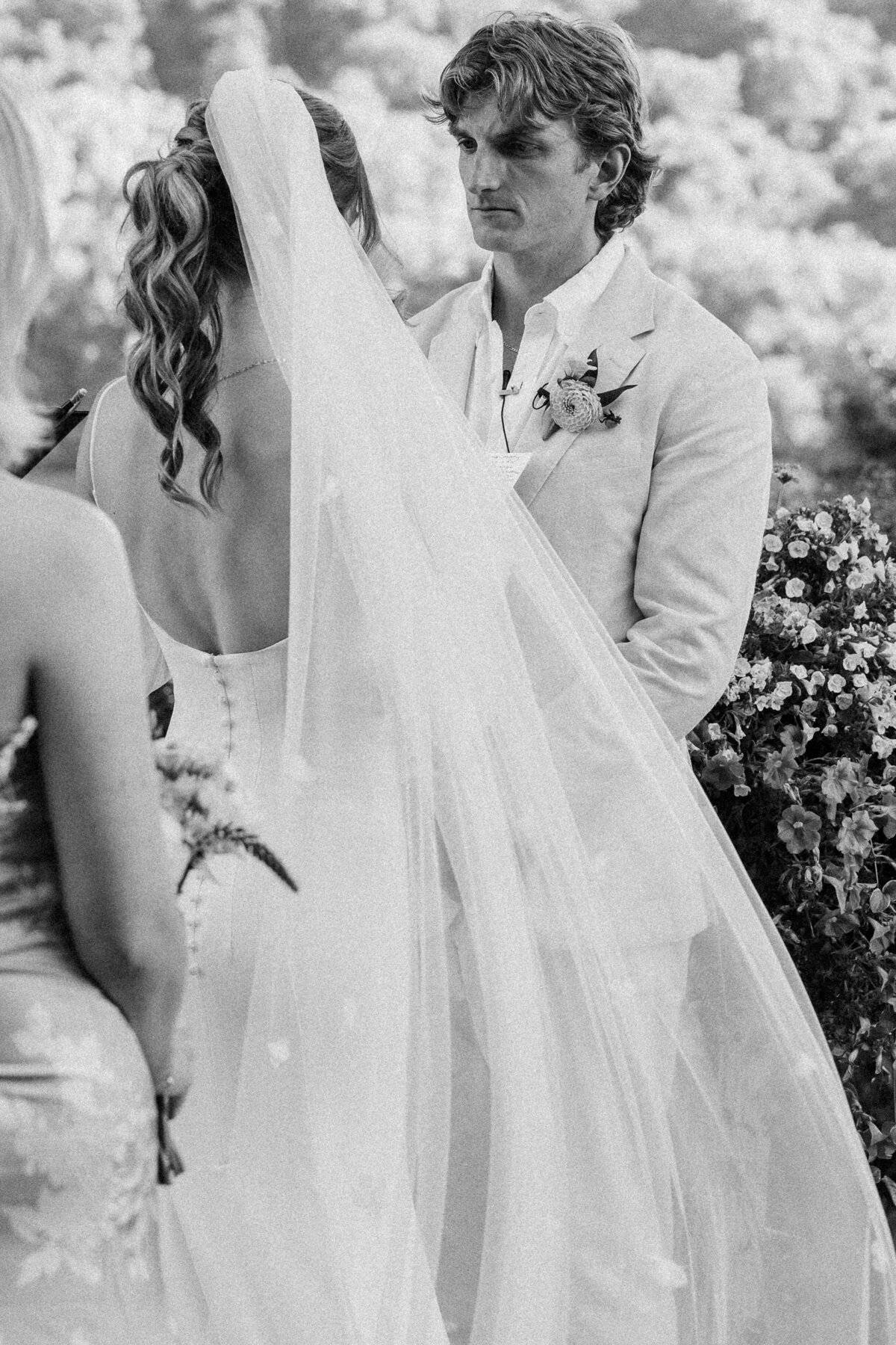 black-and-white-bride-and-groom-at-ceremony-ct-wedding
