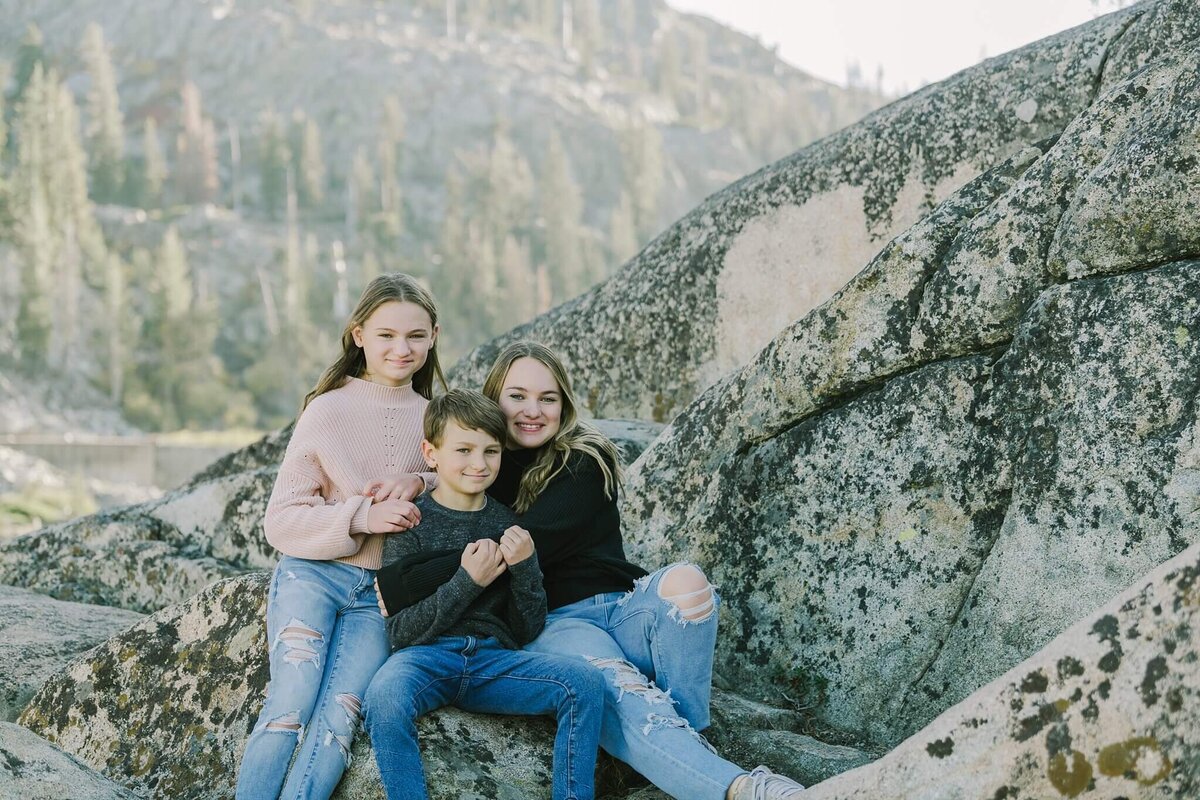 donner summit fall family session with 3 kids in the granite boulders
