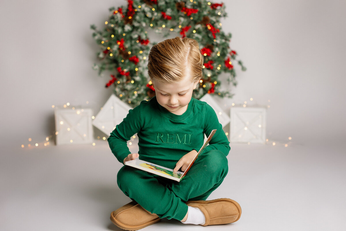 Best NWA holiday photographer, holiday portraits near me, Northwest Arkansas holiday photography, NW Arkansas holiday photos, NWA santa photos