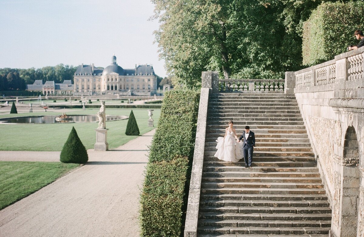 h Fairytale Castle Wedding Paris France Chateau de Vaux-le-Vicomte by @alejandrapoupelevents 12