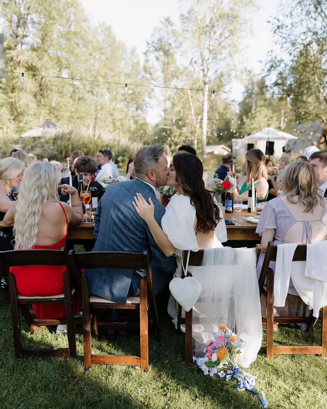 Love when couples embrace their own unique style and do things their way—you can just tell they’re celebrating their love, surrounded by friends and family, having the best time.And contrary to popular belief, you don’t have to sp (2)