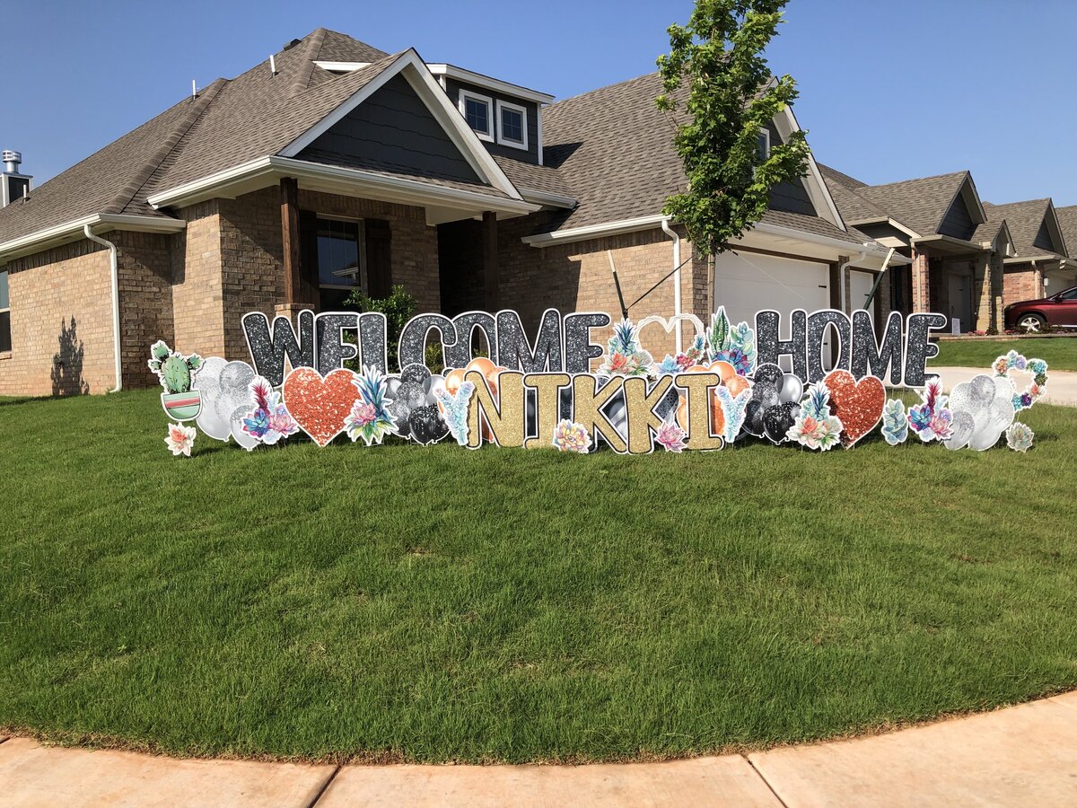 Simply Sign It is a yard greeting sign rental company servicing Edmond, NW OKC, Piedmont, and Deer Creek. Create a yard greeting sign for your home, organization, or school.