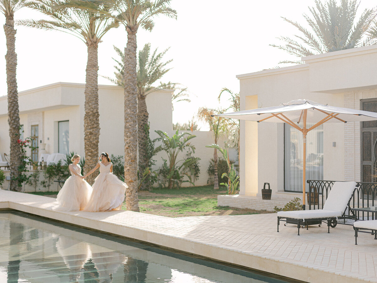 Destination wedding inspired by pink bougainvilleas at Dar Oomi Djerba Veronique lorre direction artistic floral designer Thomas Audiffren17
