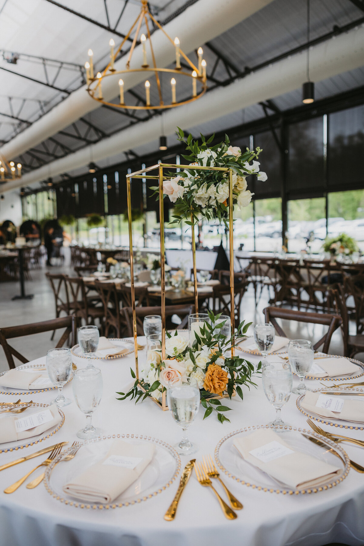 Indianapolis Wedding Florist Planner_First Class Designs_copperhead photography_1