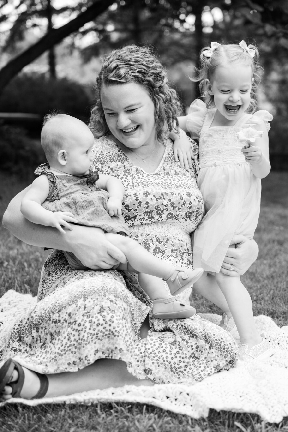 backyard-session-mom-daughters