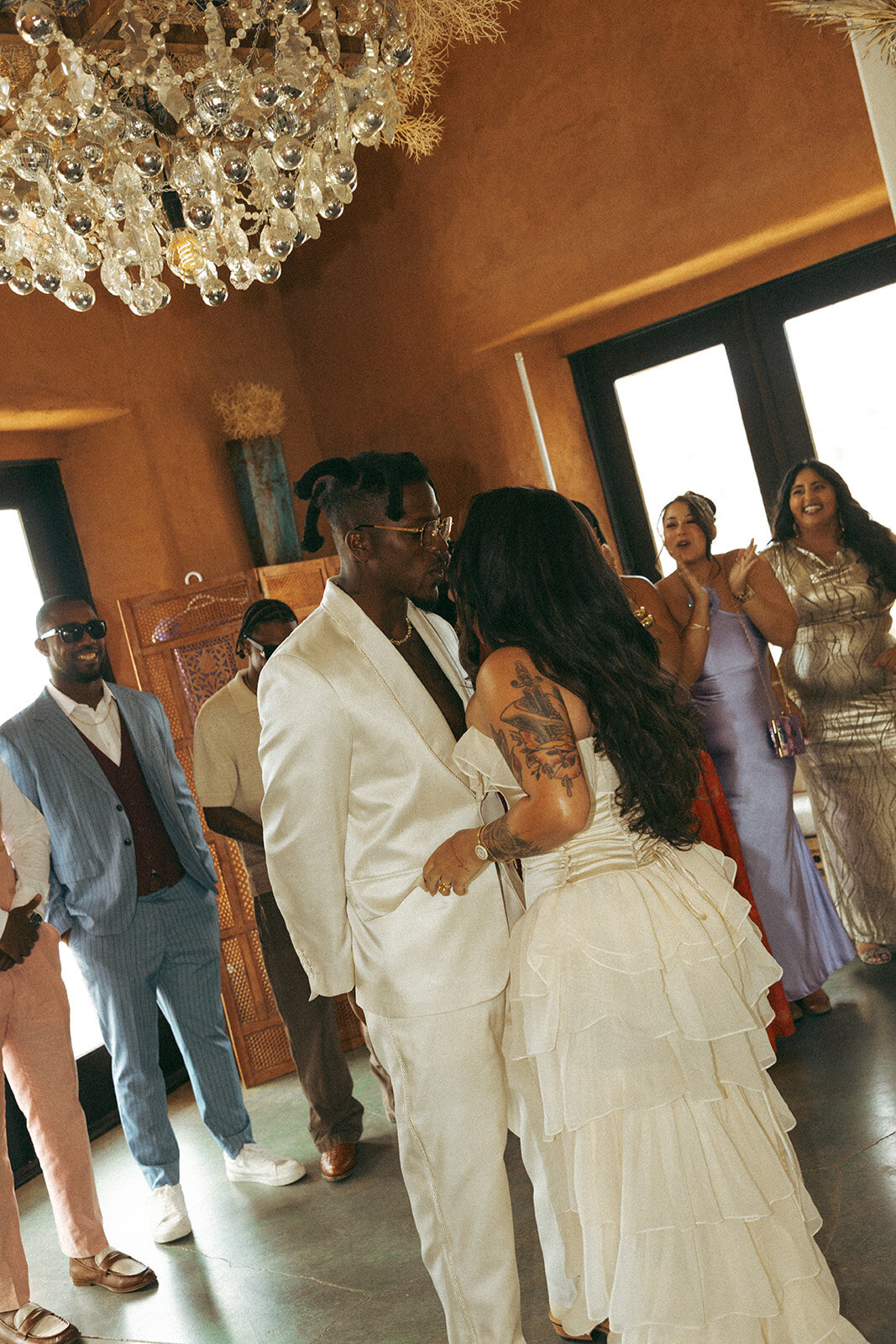Faye-Fern-Creative-GoldenVibesPhoto-Sacred-Sands-Joshua-Tree-Wedding-Richie-James-Clara-Critchfield-First-Look-07