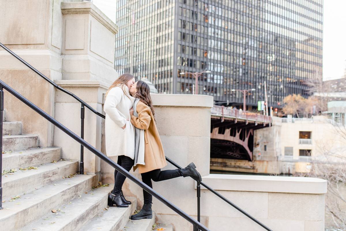 downtown-chicago-engagement-photographer_0009