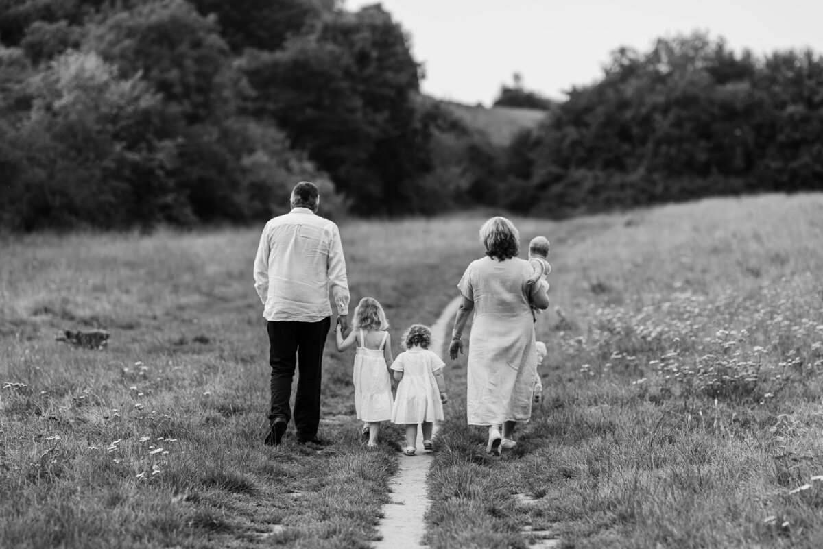 familyphotoshoot-megandaisystudiobw copy