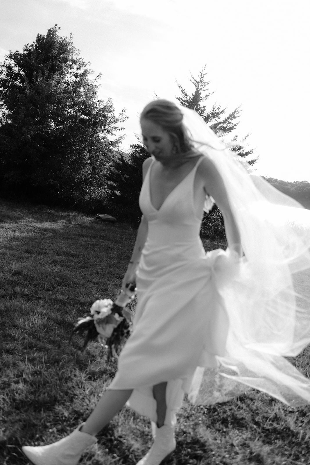 Jenev & Chad - Martha_s Vineyard Wedding- Larisa Stinga Photography -411-220925