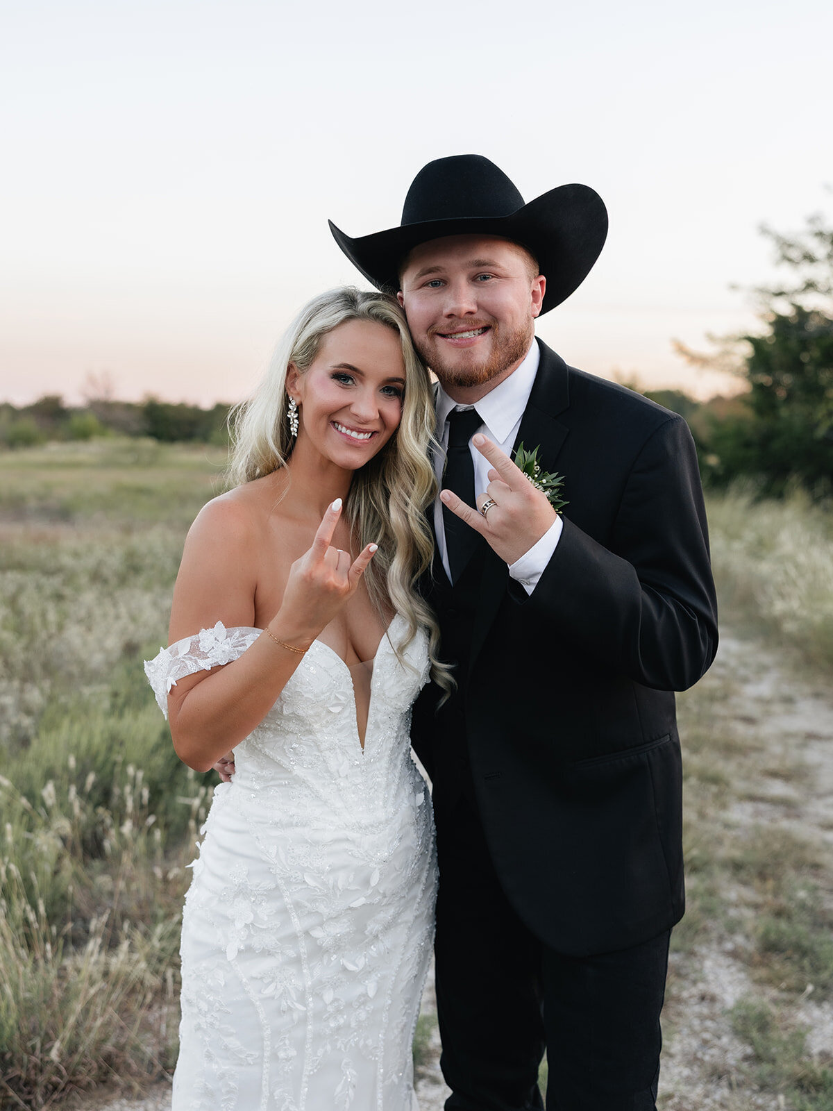 2025-10-11_DykesWeddingPreviews_MollyMurphyPhotography-92