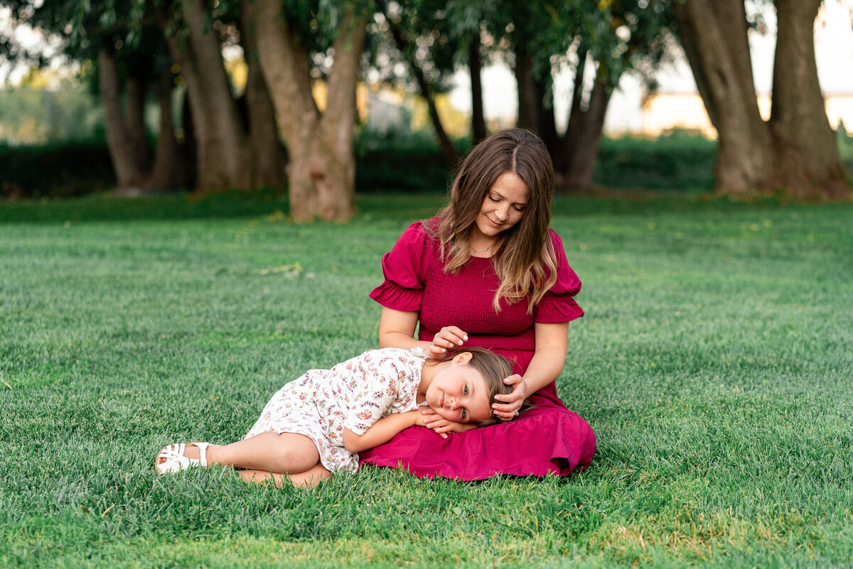 Austin Texas Family photo of mom and daughter in a field.