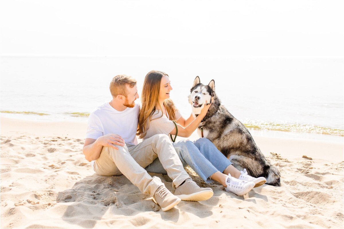 lake-michigan-with-dog-husky-engagement-photo