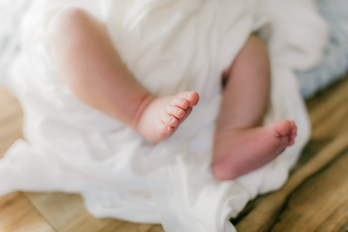richmond-va-newborn-photography-baby-curled-up.jpg​