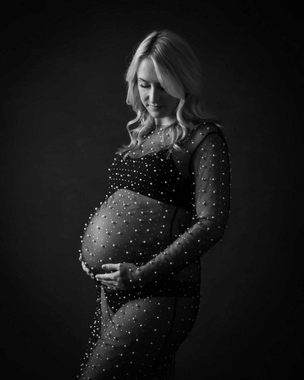 luxury-bw-maternity-photographer-nj4