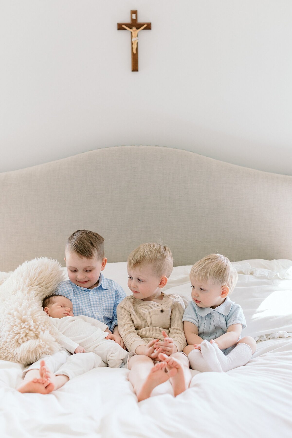 Newborn-Lifestyle-Family-Photos-by-Indianaplis-and-Carmel-Family-Photographer-_0047