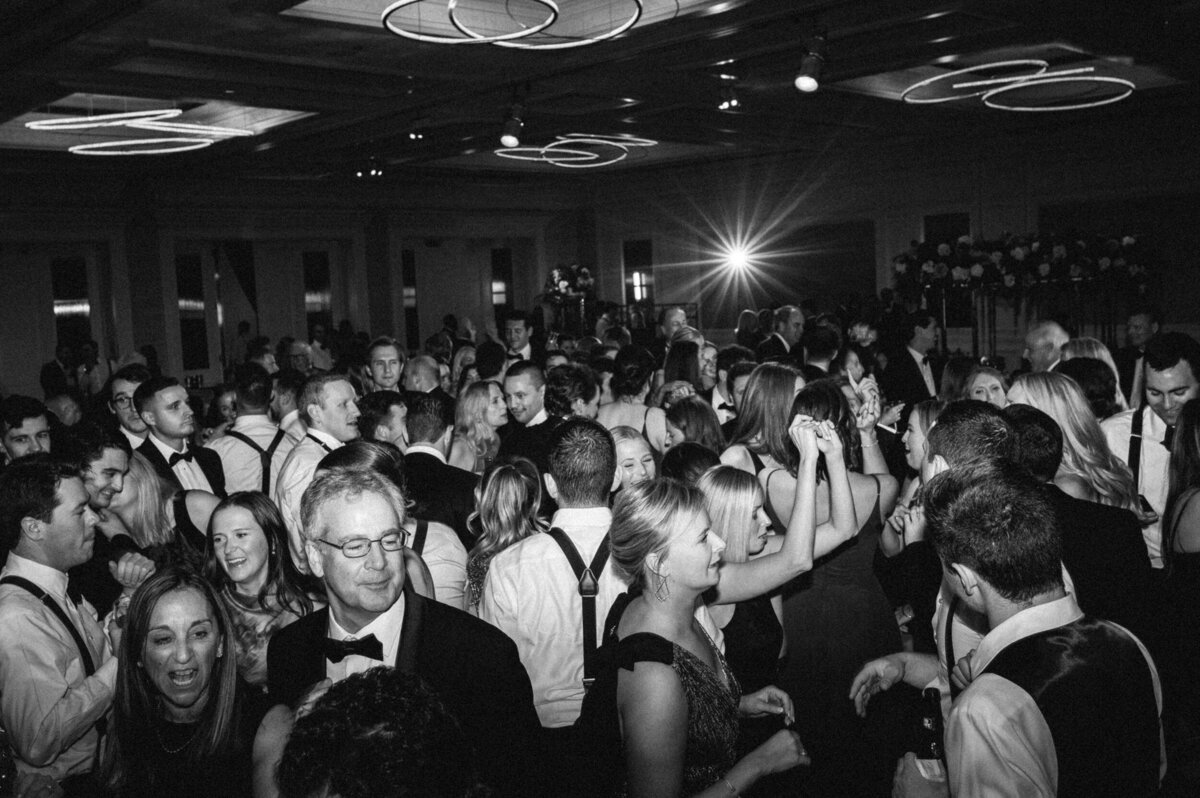 four-seasons-chicago-fall-wedding-alex-ferreri--79