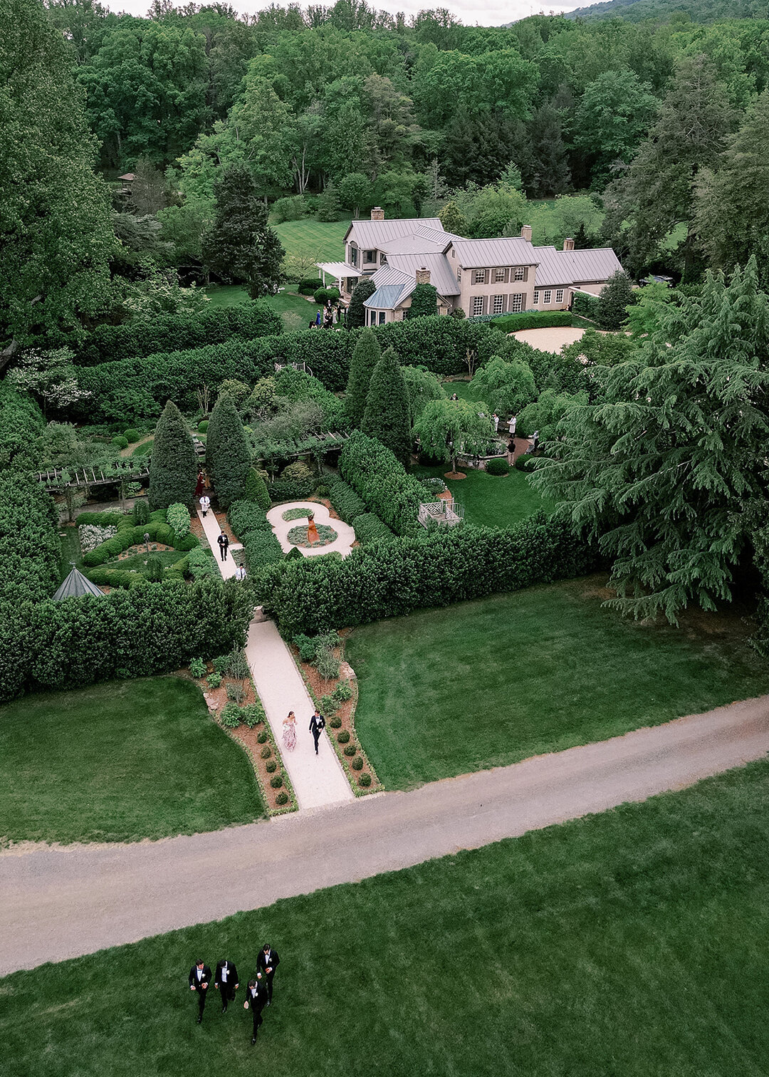 KathleenRob5-3-25GlenstoneGardenVA-VickiGraftonPhotography-668