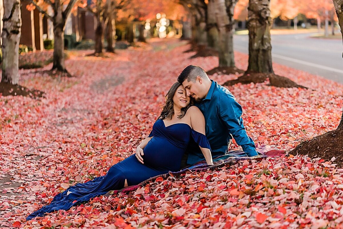 maternity photos in fall leaves in portland oregon