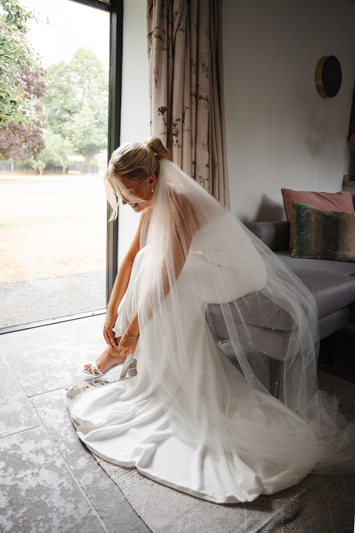 GraceDovePhotography_Matt&EmmaWedding_barnsandyardwedding-32