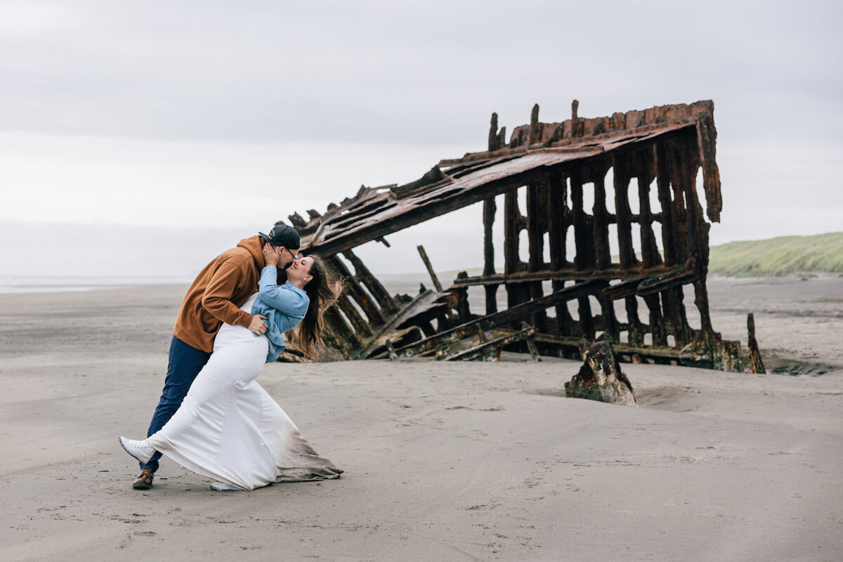 Peter-Iredale-Shipwreck-Oregon-Coast-Elopement-1