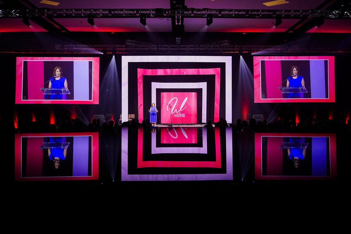 kansas-city-event-photography-0033-led-stage-with-geometric-light-display