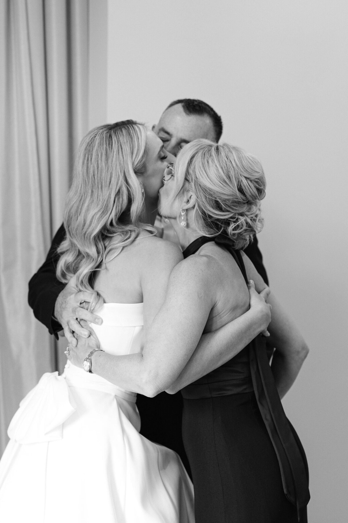 brittany-pannebaker-tampa-florida-destination-wedding-photographer-wedding-chandler-and-cole-tampa-harborside-chapel-144