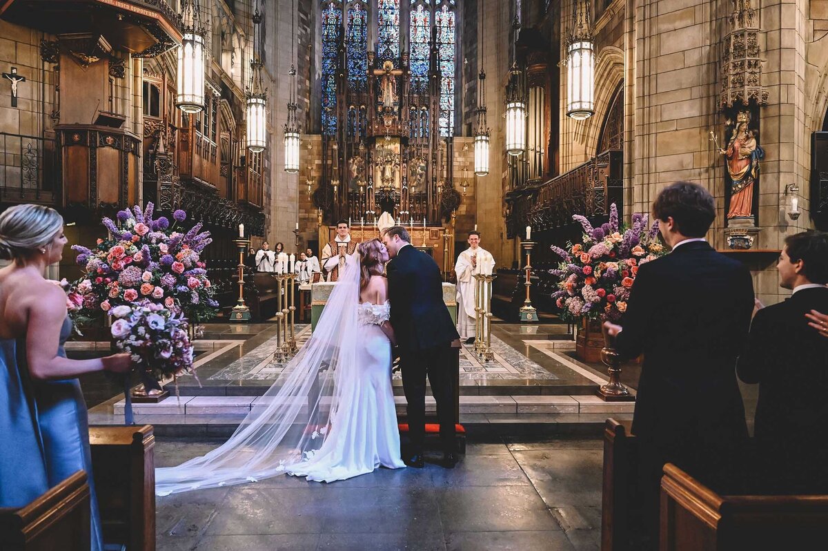 jaclyn-fisher-events-planning-colorful-summer-garden-wedding-in-nyc-28