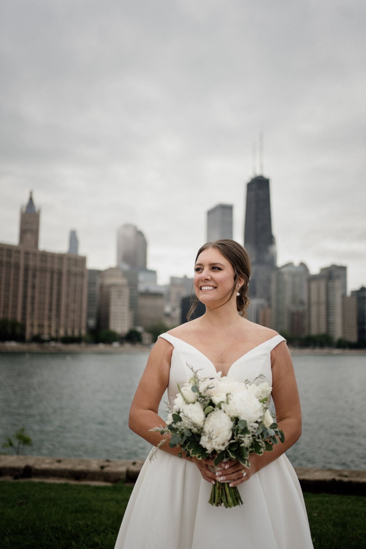 Millennium-Moments-Chicago-Wedding-Photograper-Hilton-Chicago-Modern-Bride-Groom-FAV-75